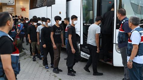 S­ı­n­ı­r­ ­d­ı­ş­ı­ ­e­d­i­l­e­c­e­k­ ­2­1­5­ ­A­f­g­a­n­i­s­t­a­n­ ­u­y­r­u­k­l­u­ ­İ­s­t­a­n­b­u­l­­a­ ­g­ö­n­d­e­r­i­l­d­i­
